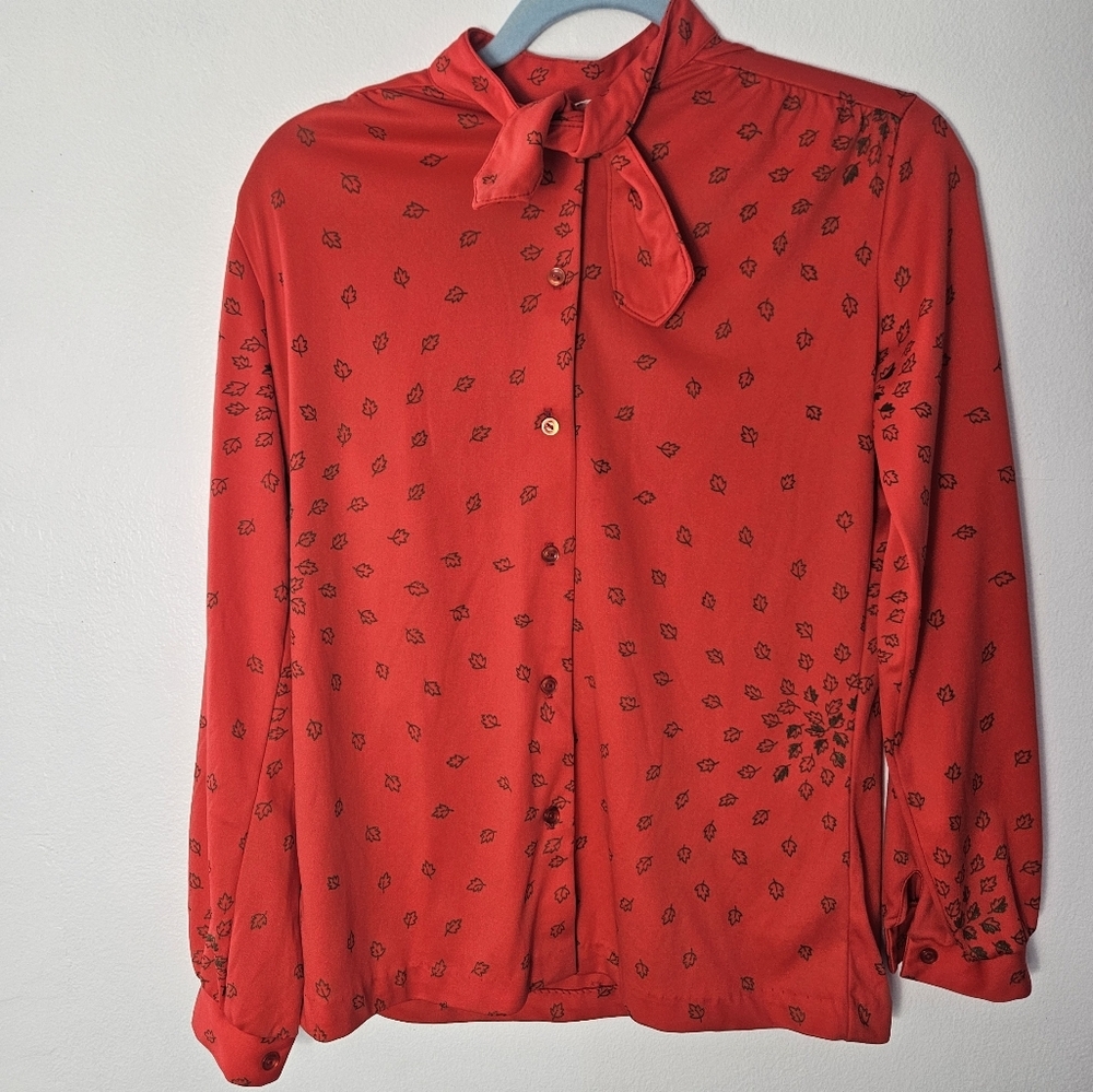 Vintage 70s Red Leaf Print Tie Neck Long Sleeve Blouse Top